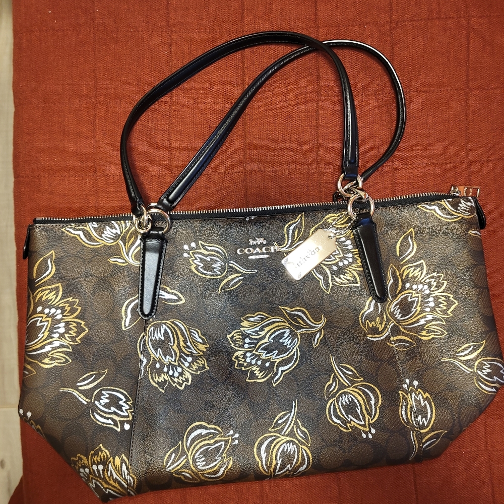 Coach tote purses